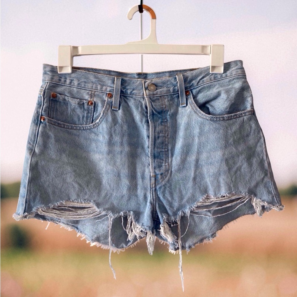 Levi's 501 Button Fly Cutoff Jean Shorts Light Wash Distressed Raw Hem Size 32